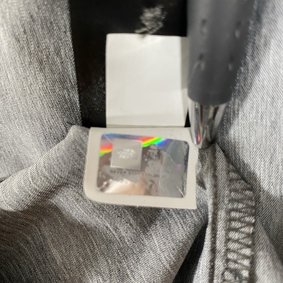 The North Face Stevie Gray Shirt Button Up Top Size Large Lightweight Tunic - Picture 16 of 16